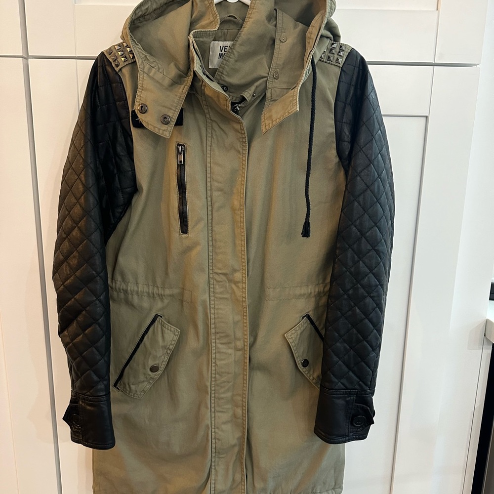 Utility jacket. Army green.